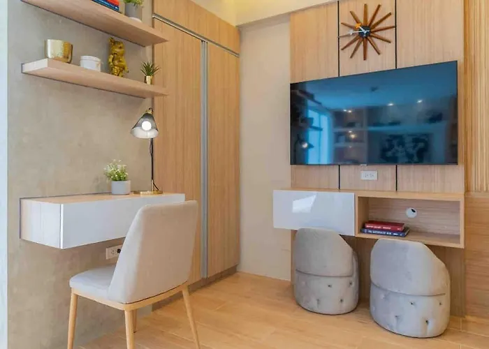 Bgc In Mckinley Hill With Washer And With Views Apartahotel Manila