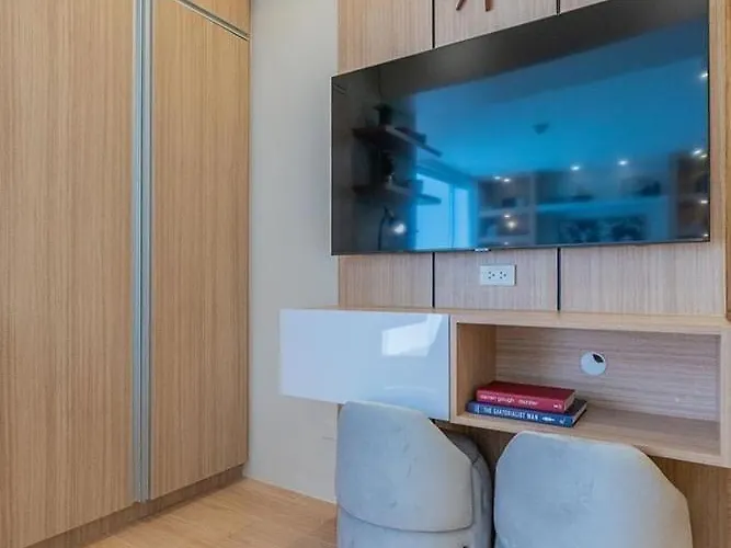 Apartahotel Bgc In Mckinley Hill With Washer And With Views Manila